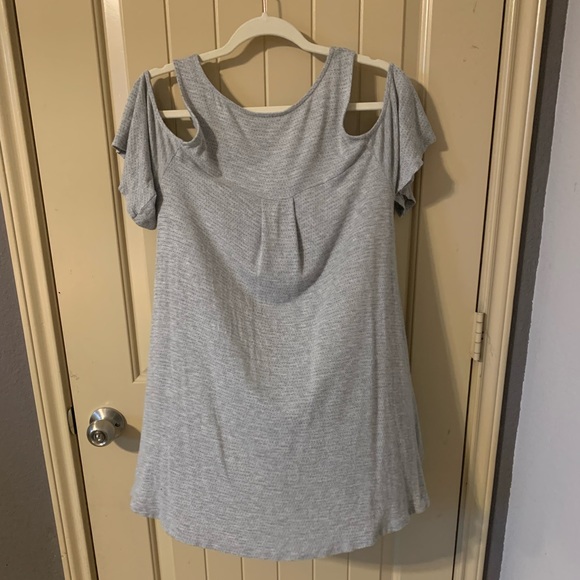 🛒 2/$12 Cold-shoulder Gray Cotton Top by C - size Small - Picture 3 of 7